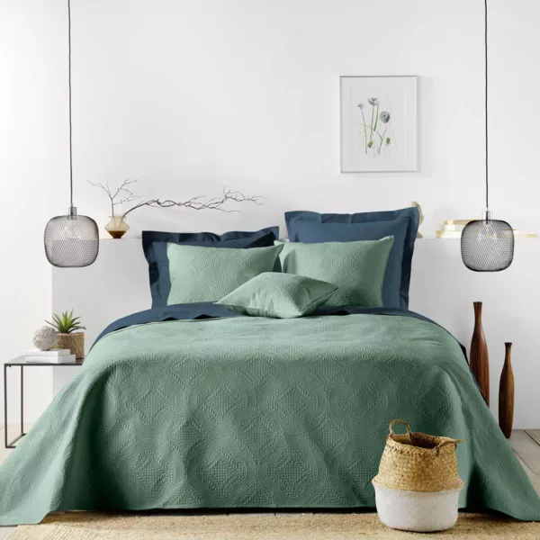 Couvre-lit matelassé et deux taies d'oreiller (220 x 240 cm) Romane Vert cédre