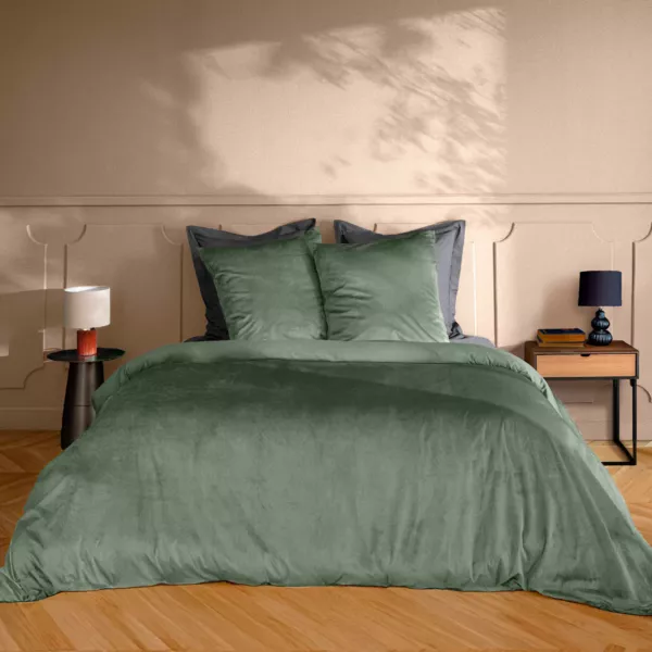 Housse de couette et deux taies d'oreiller velours (240 x 220 cm) Velina Vert cèdre