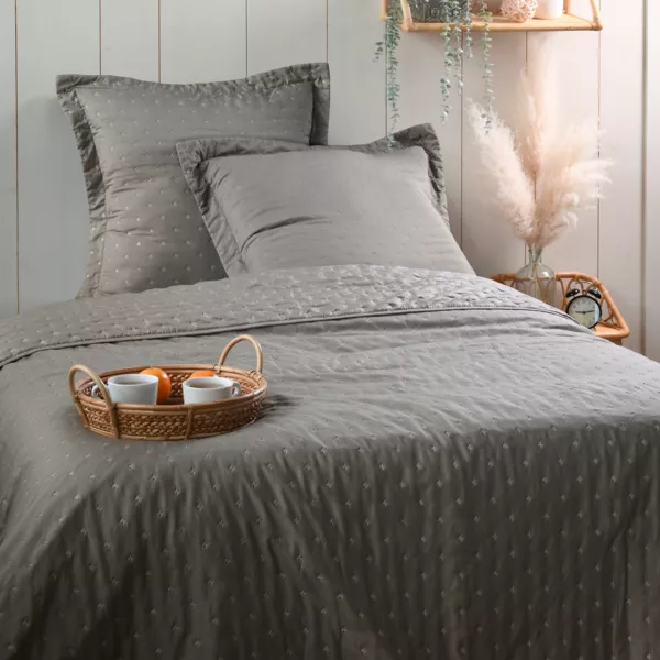 Couvre-lit matelass avec deux taies d'oreiller (260 x 240 cm) Clo Taupe