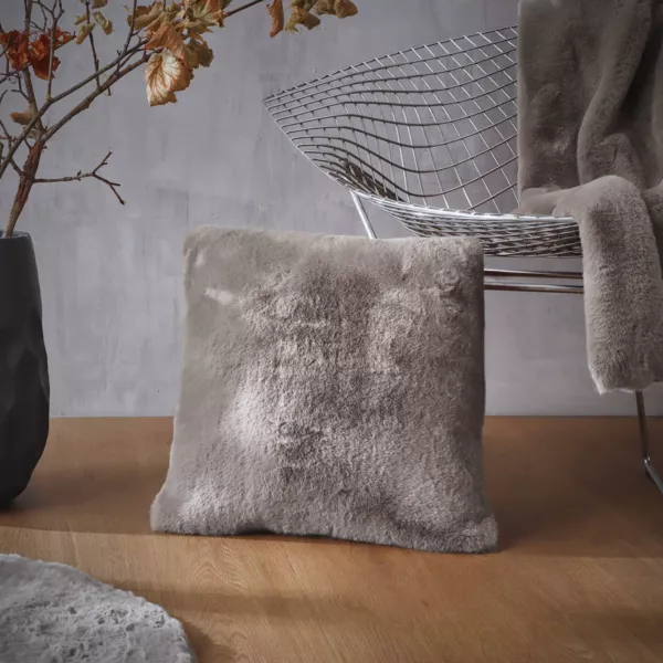 Coussin carré fausse fourrure (45 x 45 cm) Finn Taupe