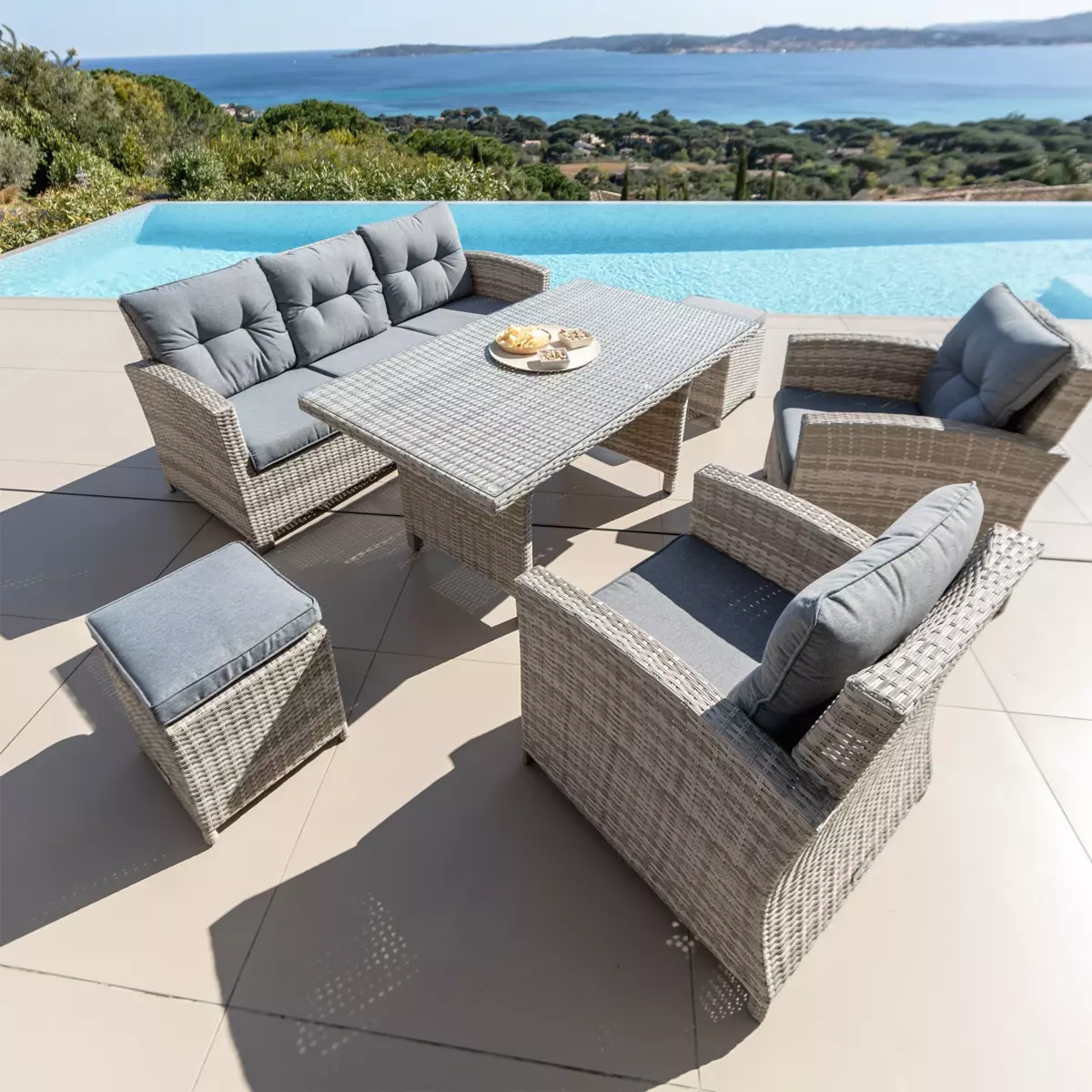 Salon De Jardin 3 Places "Diya" En Résine Tressée - Gris Clair, 140x77x63 Cm | Coussin 8 Cm, Support 160 Kg