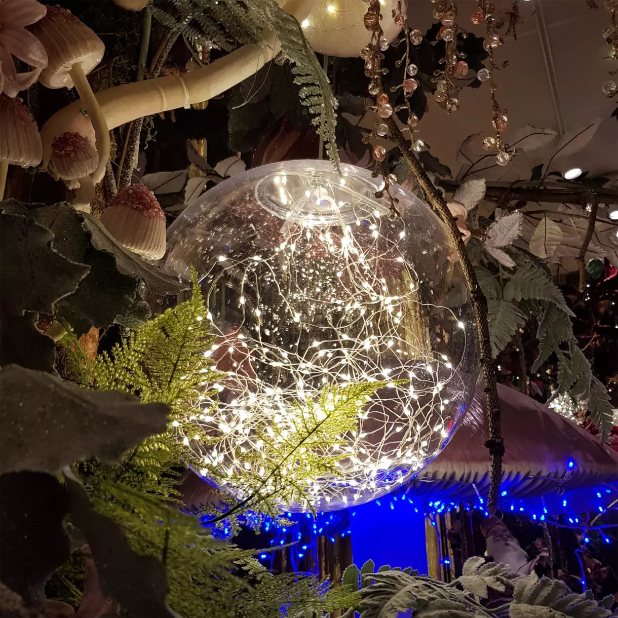 Verlichte hangdecoratie zilverkleurig Noa zilver 300 LED 1
