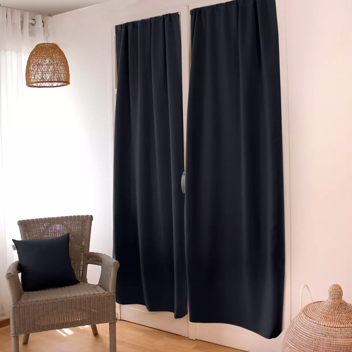 Cortina opaca con trabillas (90 x 210 cm) Night Negra