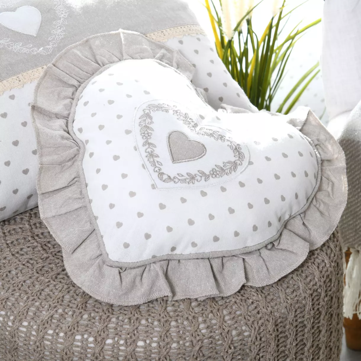 Coussin Cœur Berenice Taupe clair 1