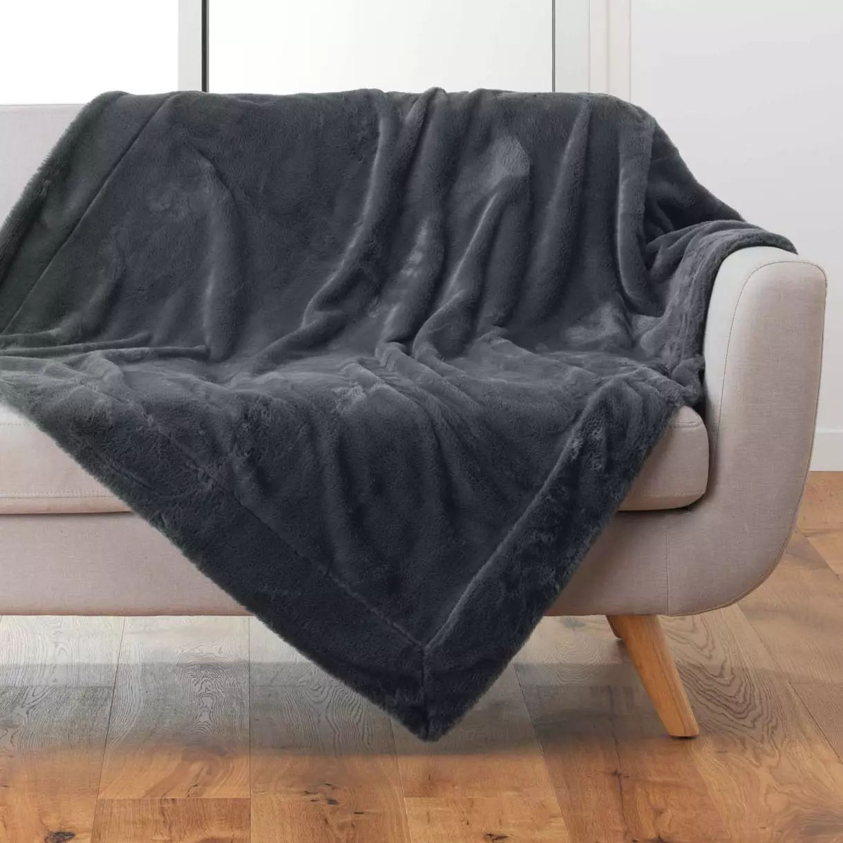Plaid fausse fourrure (220 cm) Caresse Gris anthracite 1