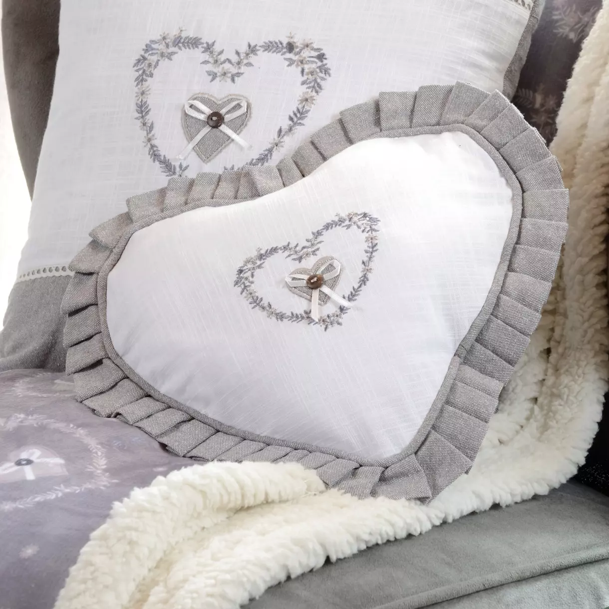 Coussin cœur Pauline Gris 1