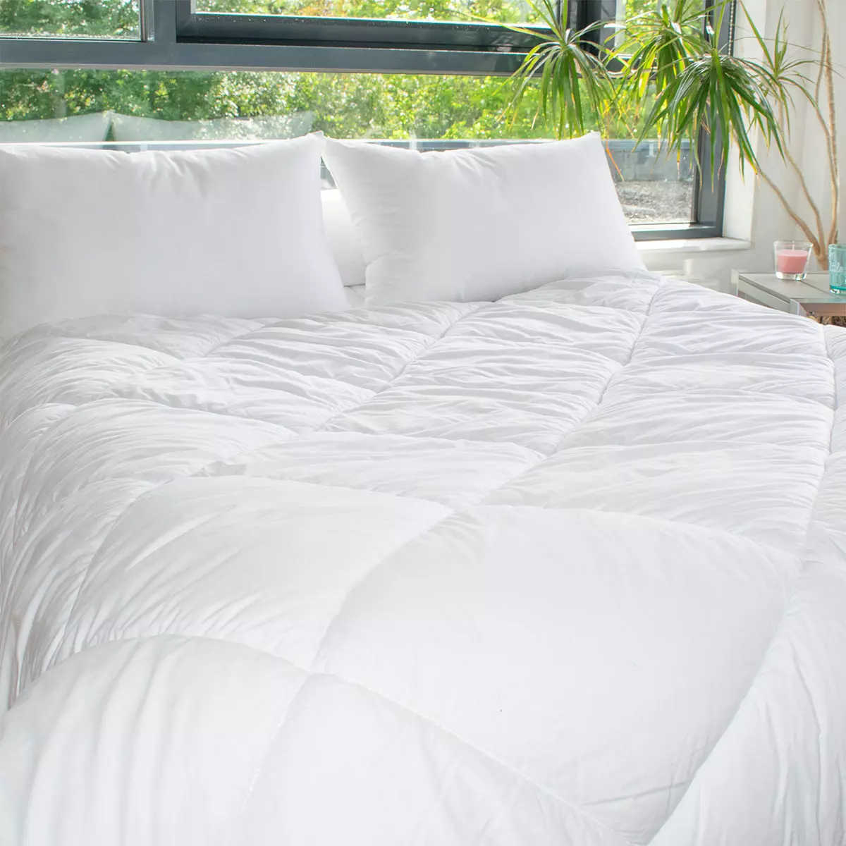 Couette Chaude (200 cm) Microfibre Lavable à 95°C Blanche 1