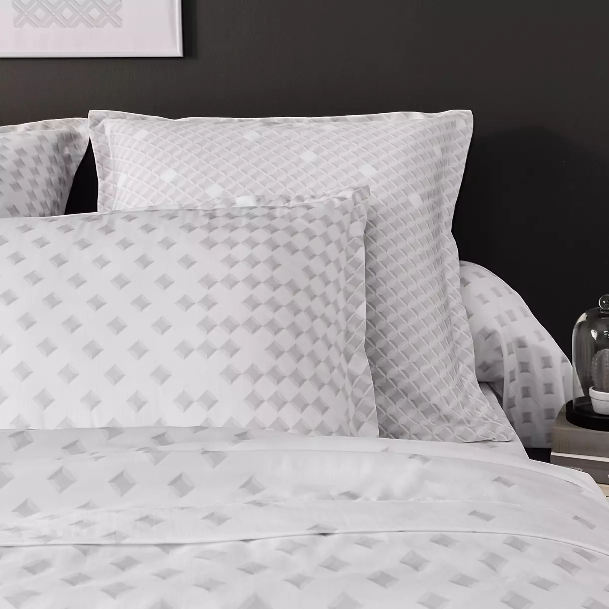 Taie d'oreiller carrée satin de coton Facette Blanche 1