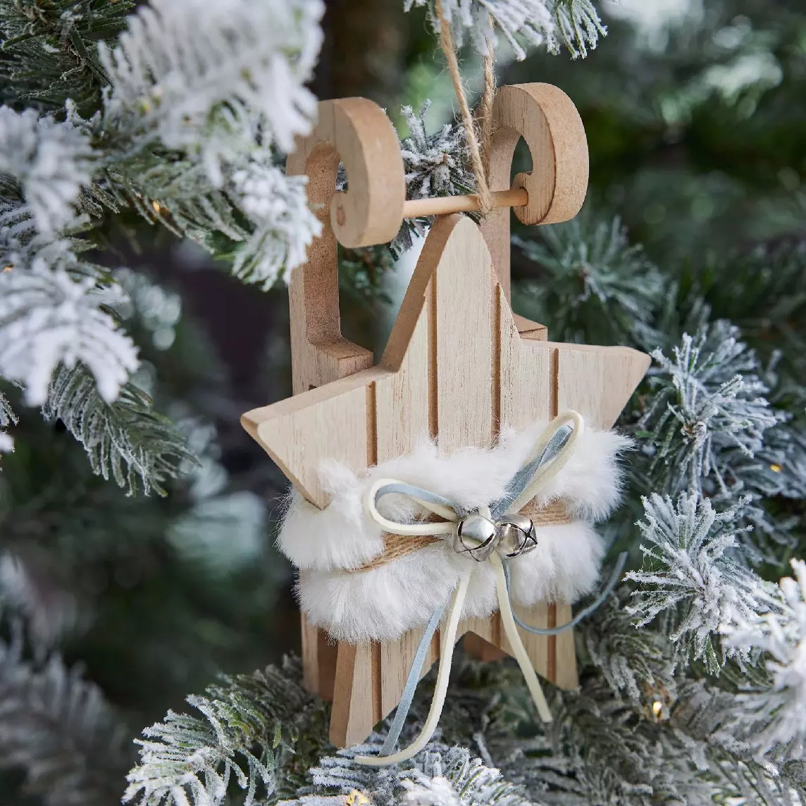 Houten slee Etoile om op te hangen naturelkleur 1