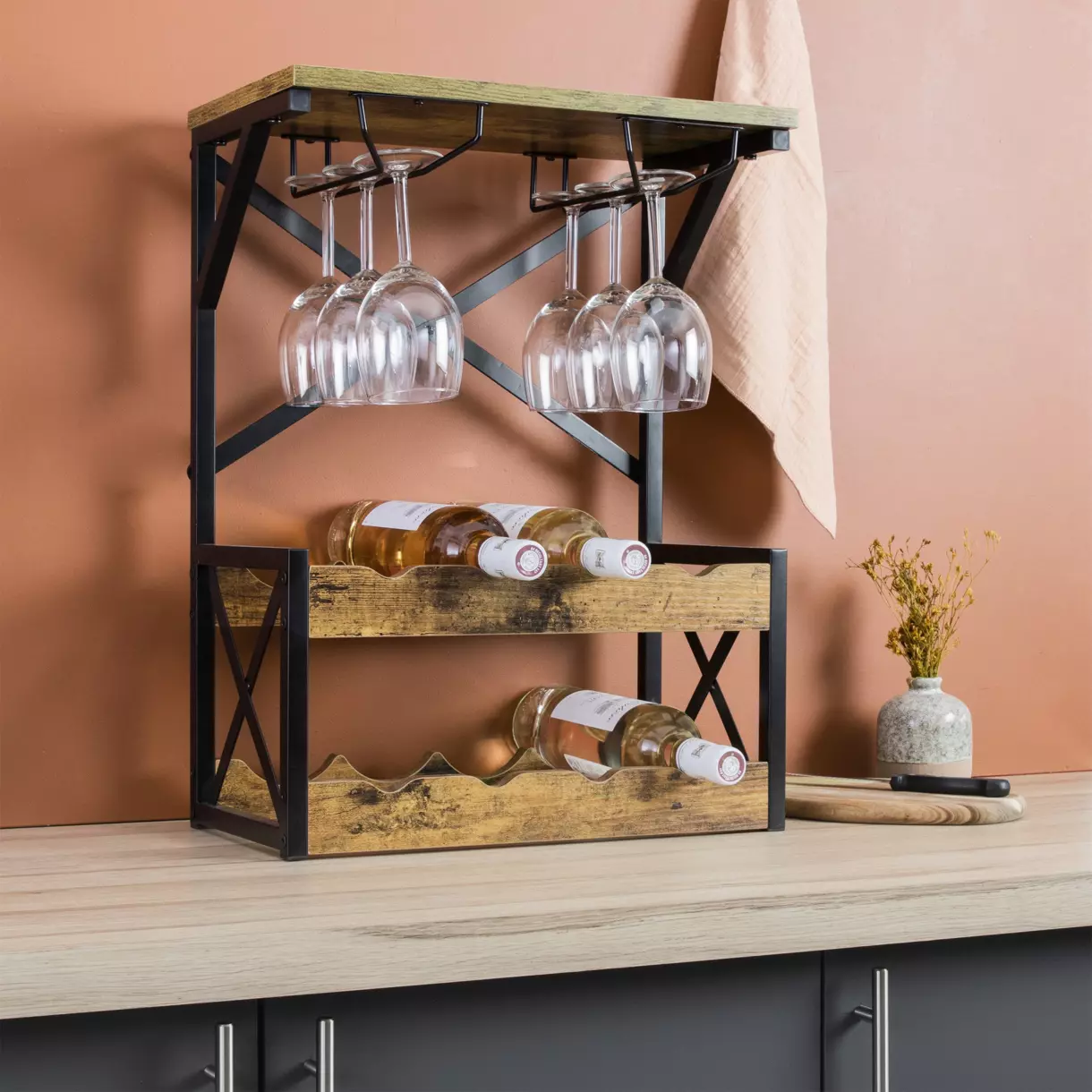 Industrieel flessenrek met 8 vakken en glazenhouder (H 56 cm) Tiago Zwart