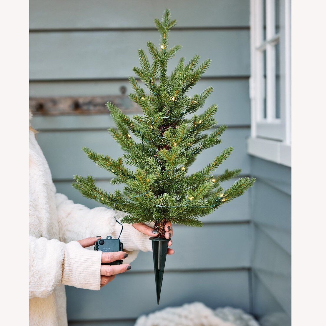Künstlicher Weihnachtsbaum mit Beleuchtung Allix zum in den Boden Stecken H60 cm Warmweiß