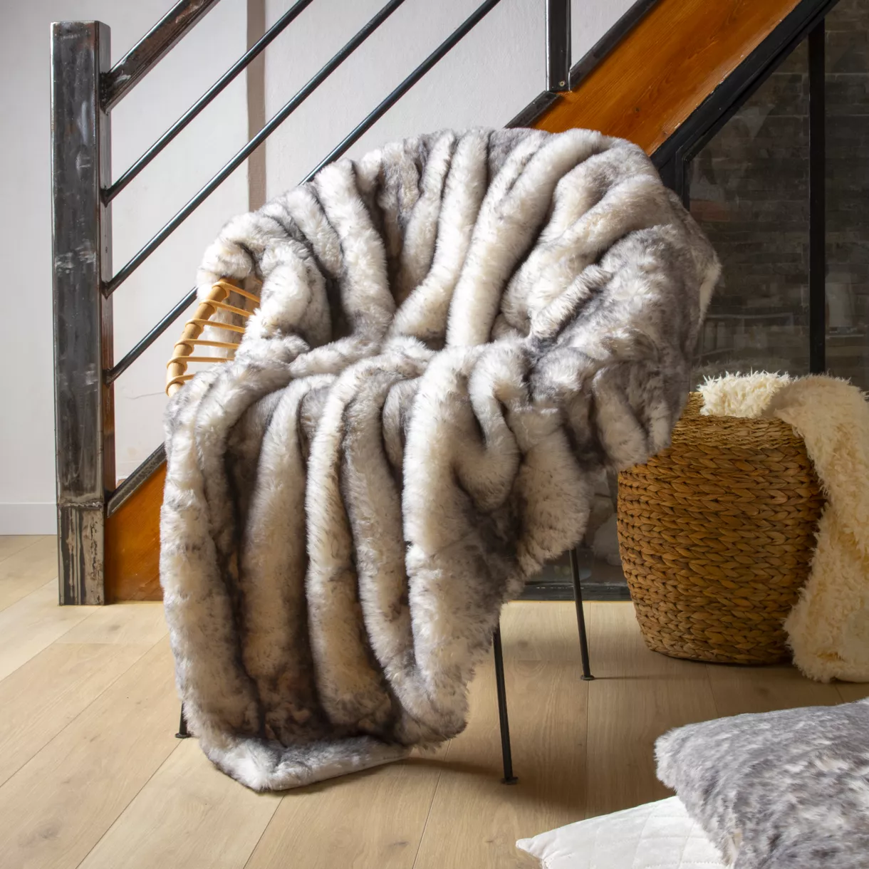 Plaid piel sintética (160 cm) Bishorn Gris 1