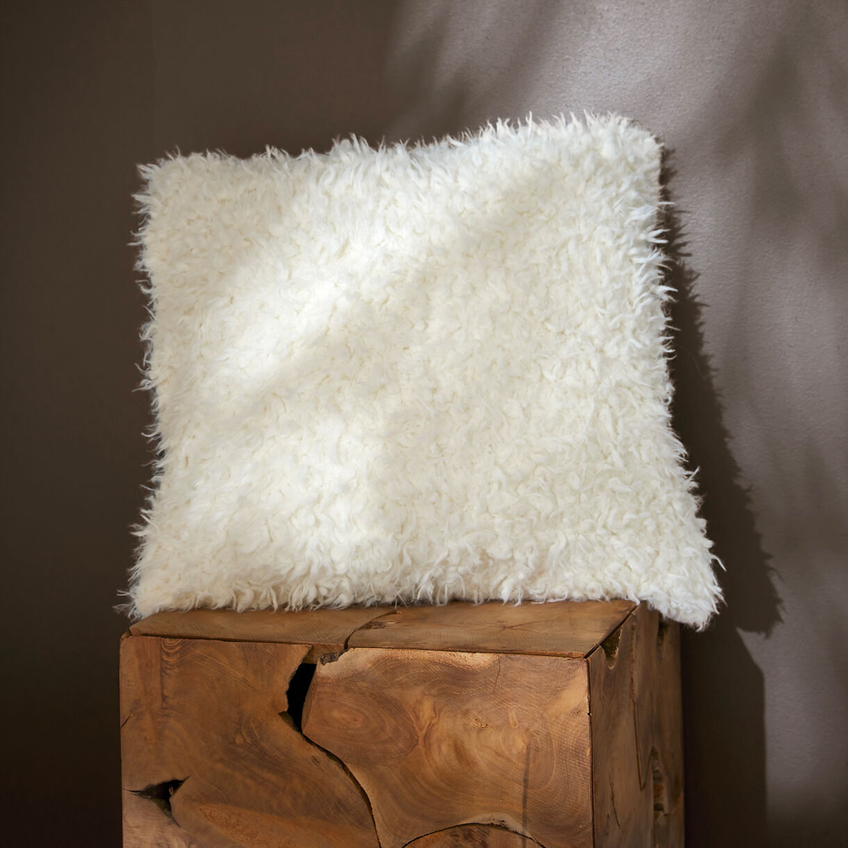 Housse de coussin carrée fausse fourrure (40 cm) Mouton Blanche 1