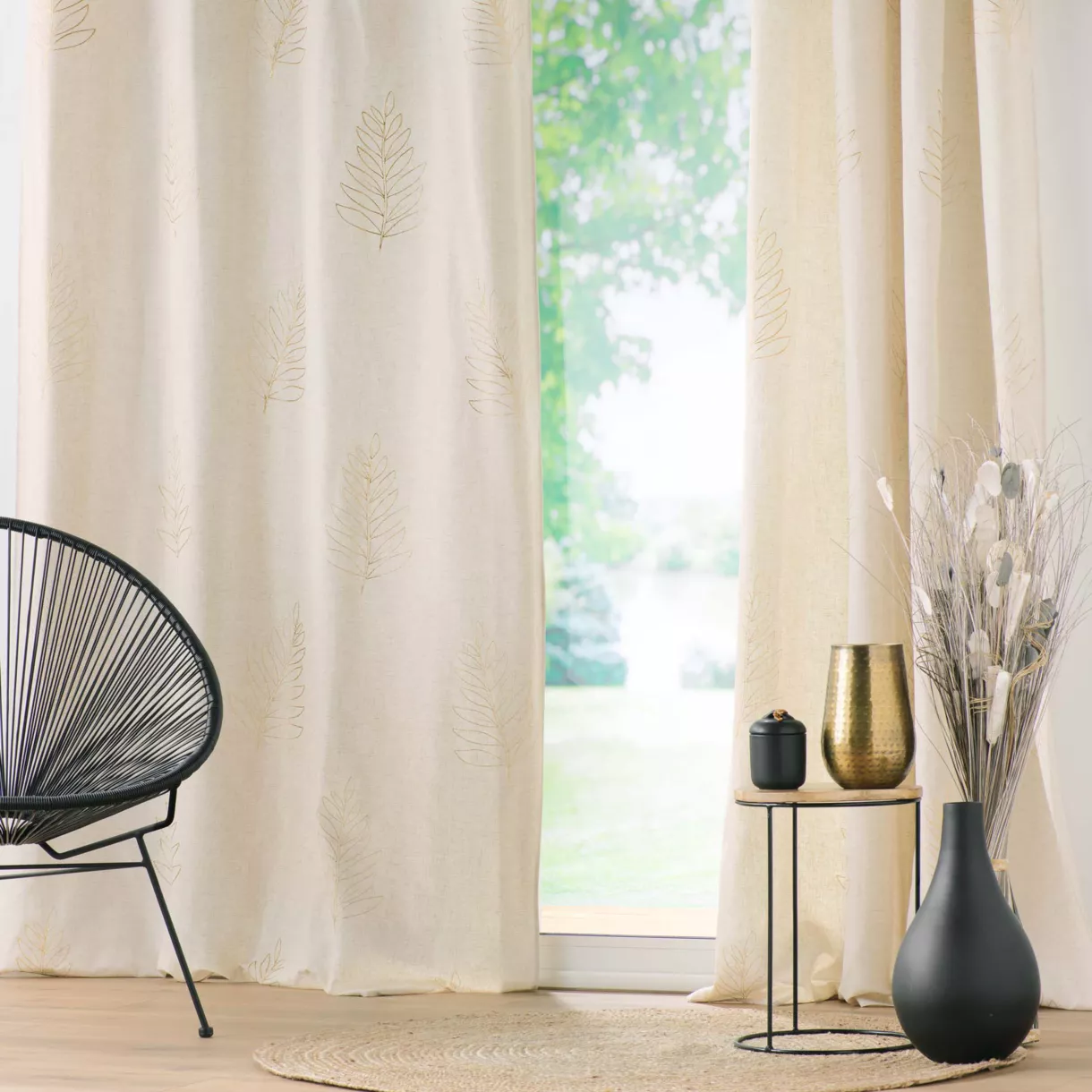 RIDEAU A OEILLETS 140 x 240 CM POLYESTER/LIN APPLIQUE METAL. VENUS