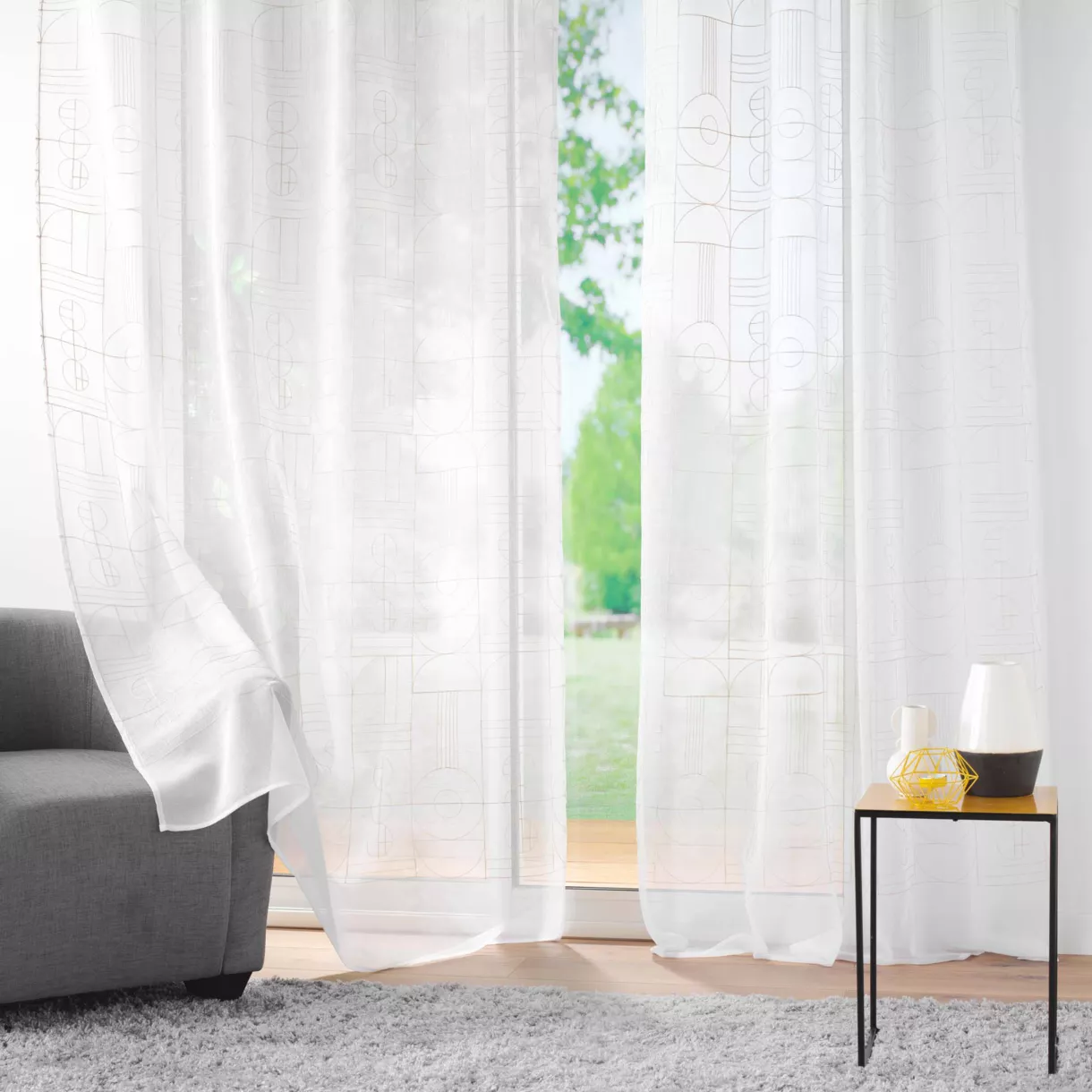 PANNEAU A OEILLETS 140 x 240 CM VOILE SABLE BRODE METALLISE ODESSA OR