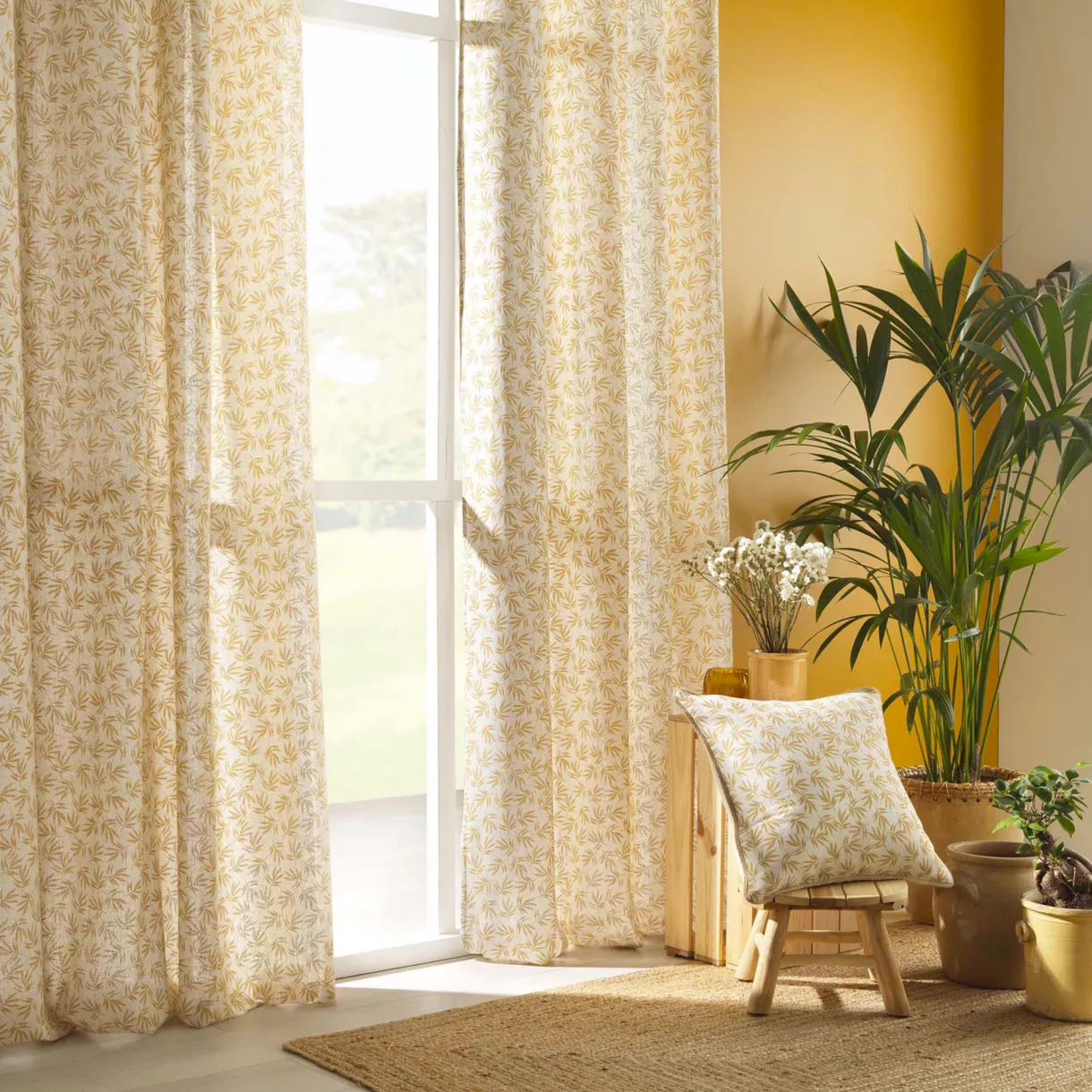 PANNEAU A OEILLETS 140 x 240 CM VOILE SABLE IMPRIME MADDY OCRE