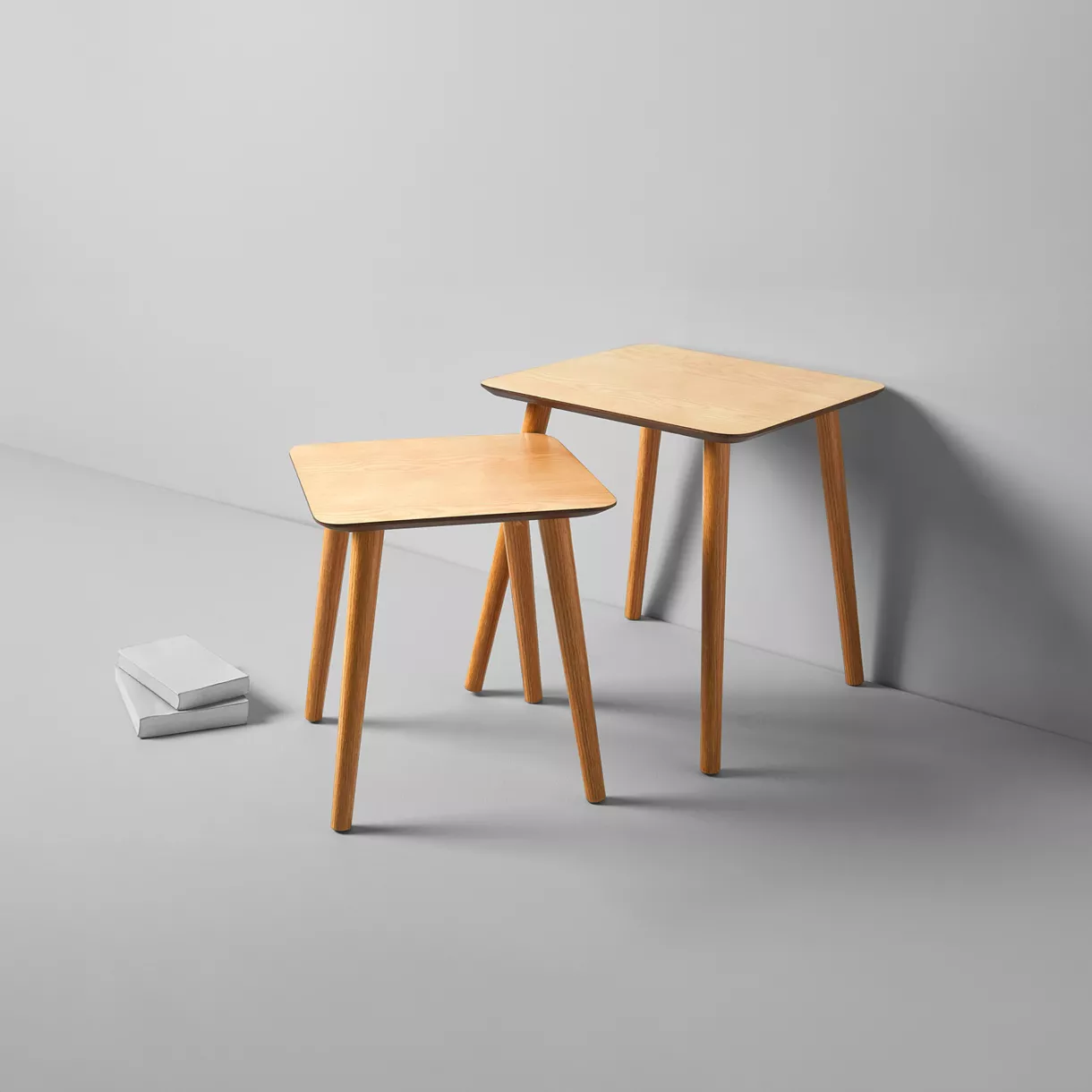 TABLE CARRƒE BOIS x2 PM+GM Dim : 40x40xH43cm