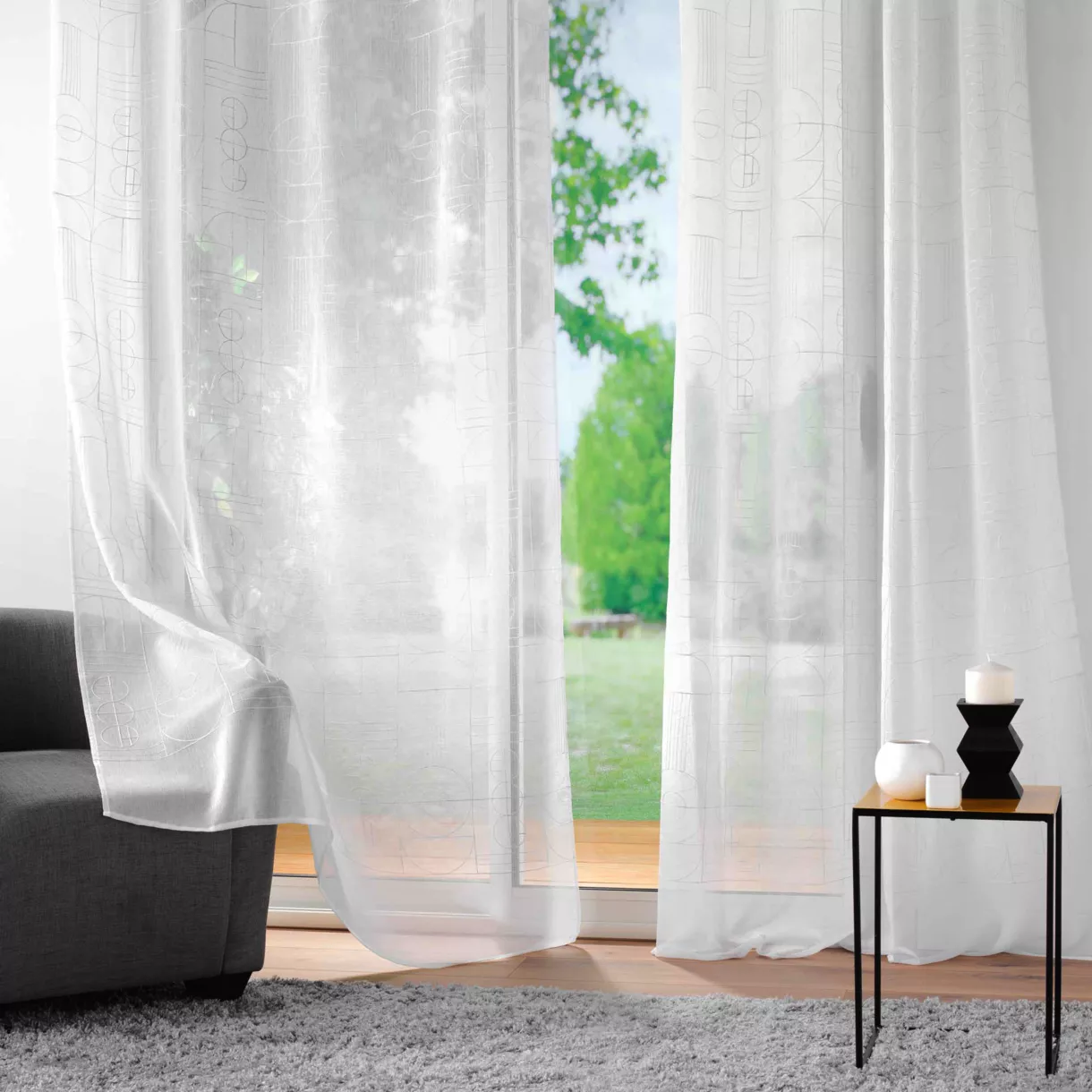PANNEAU A OEILLETS 140 x 240 CM VOILE SABLE BRODE METALLISE ODESSA BLANC