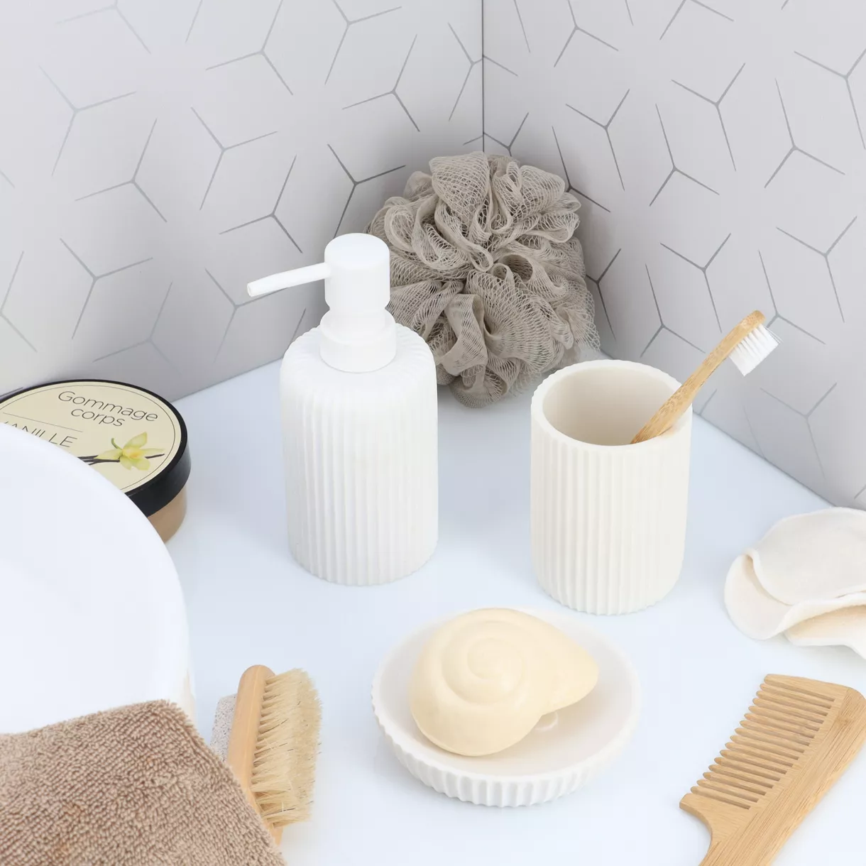 Set di accessori bagno in resina Strié Bianco