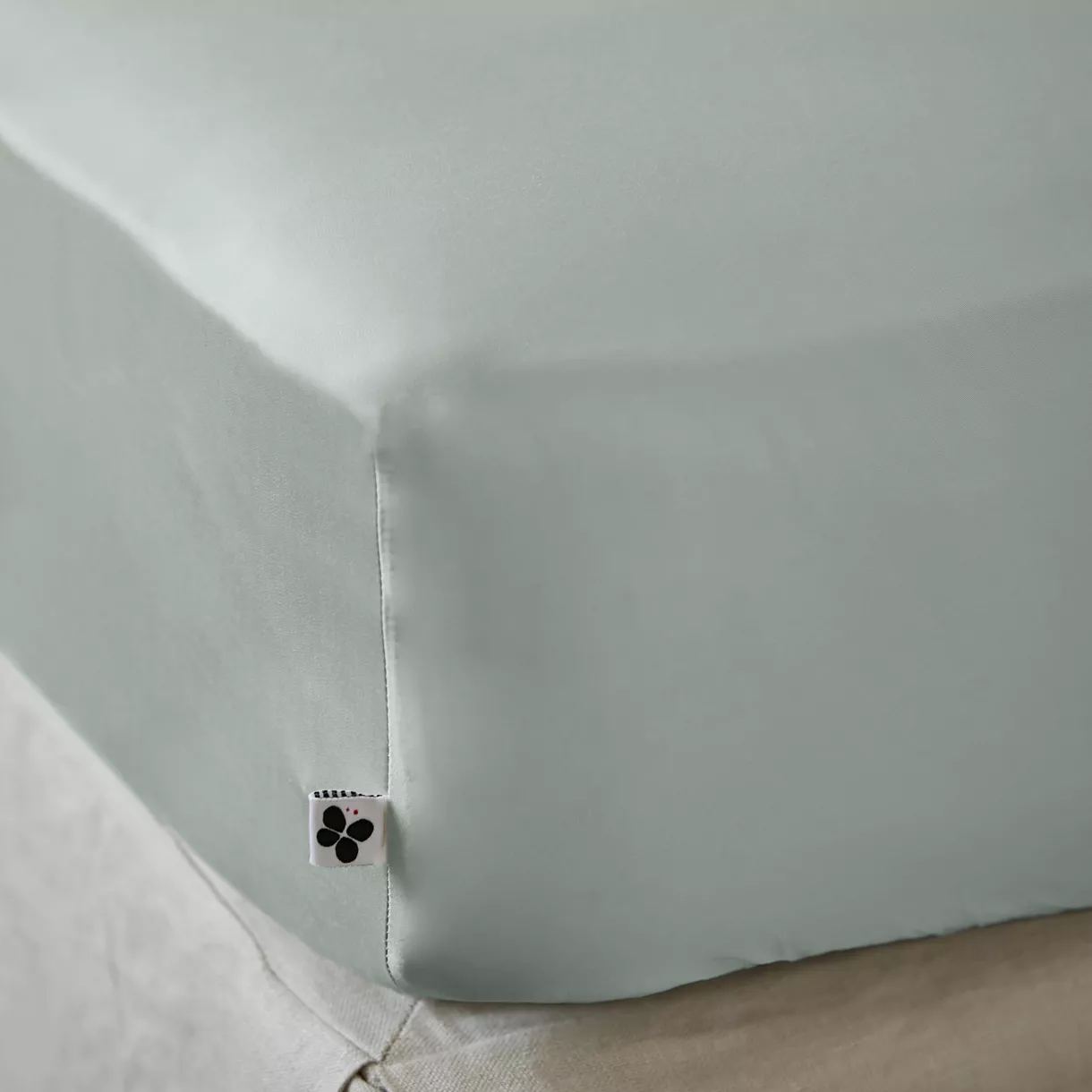 Drap housse satin de bambou (140 x 190 cm) Salomé Vert eucalyptus