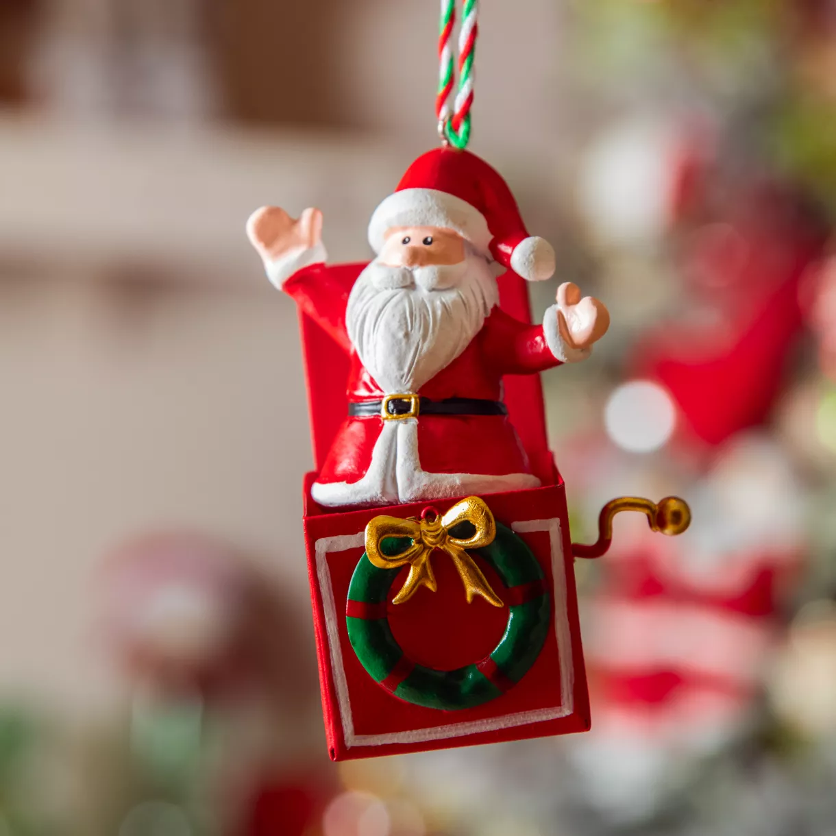 Père Noël à suspendre (H9 cm) Boite à musique Rouge