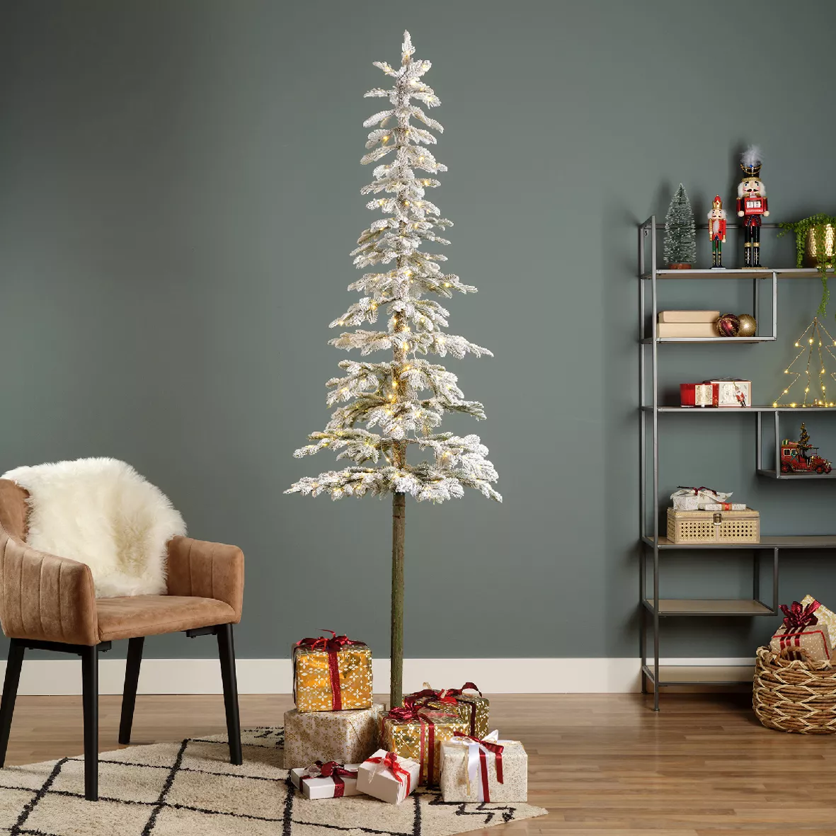 Verlichte kunstkerstboom buiten 200 LED H210 cm Sierra besneeuwd groen