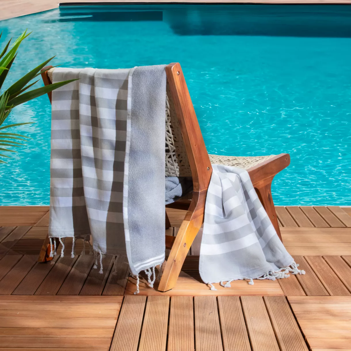 Fouta de algodón reciclado forrado con esponja (100 x 200 cm) Coralia Gris