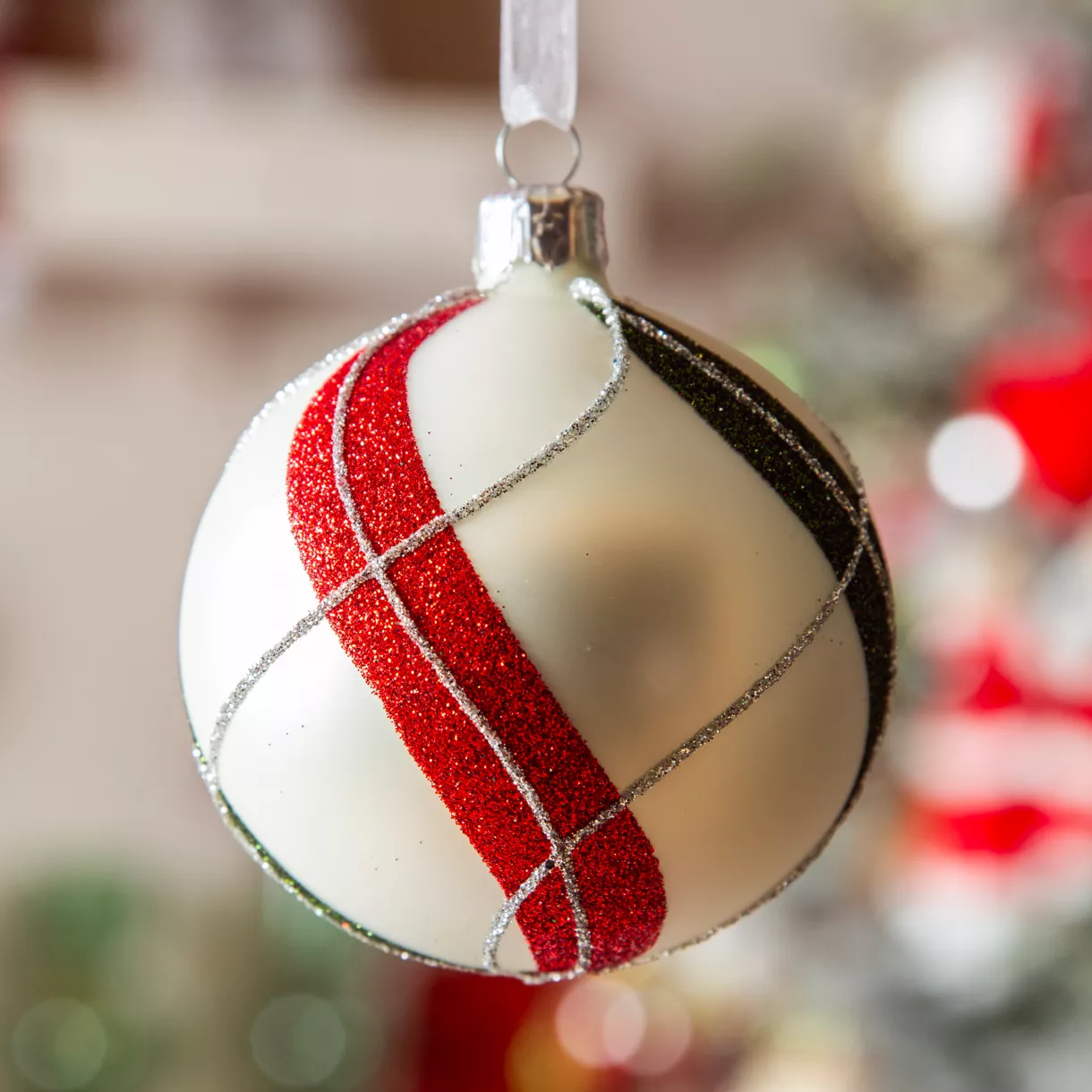 6er Set Weihnachtskugeln aus Glas (D80 mm) Gedreht Karos Winterweiß