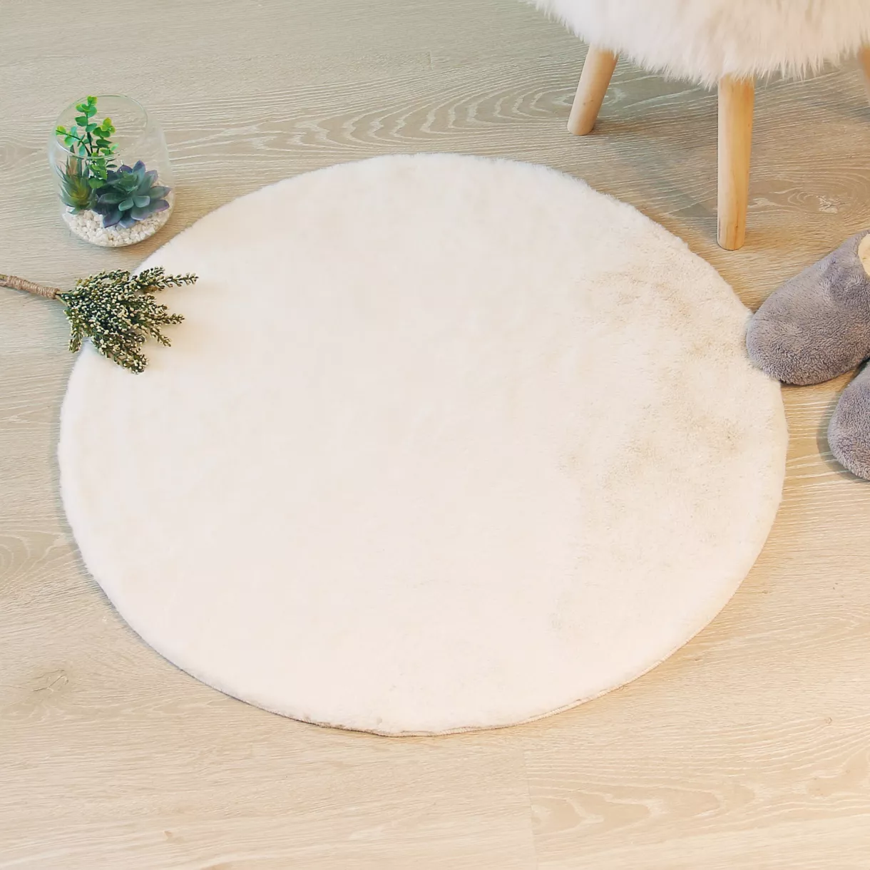 Runder Teppich aus Kunstfell (118 cm) Jona Elfenbein
