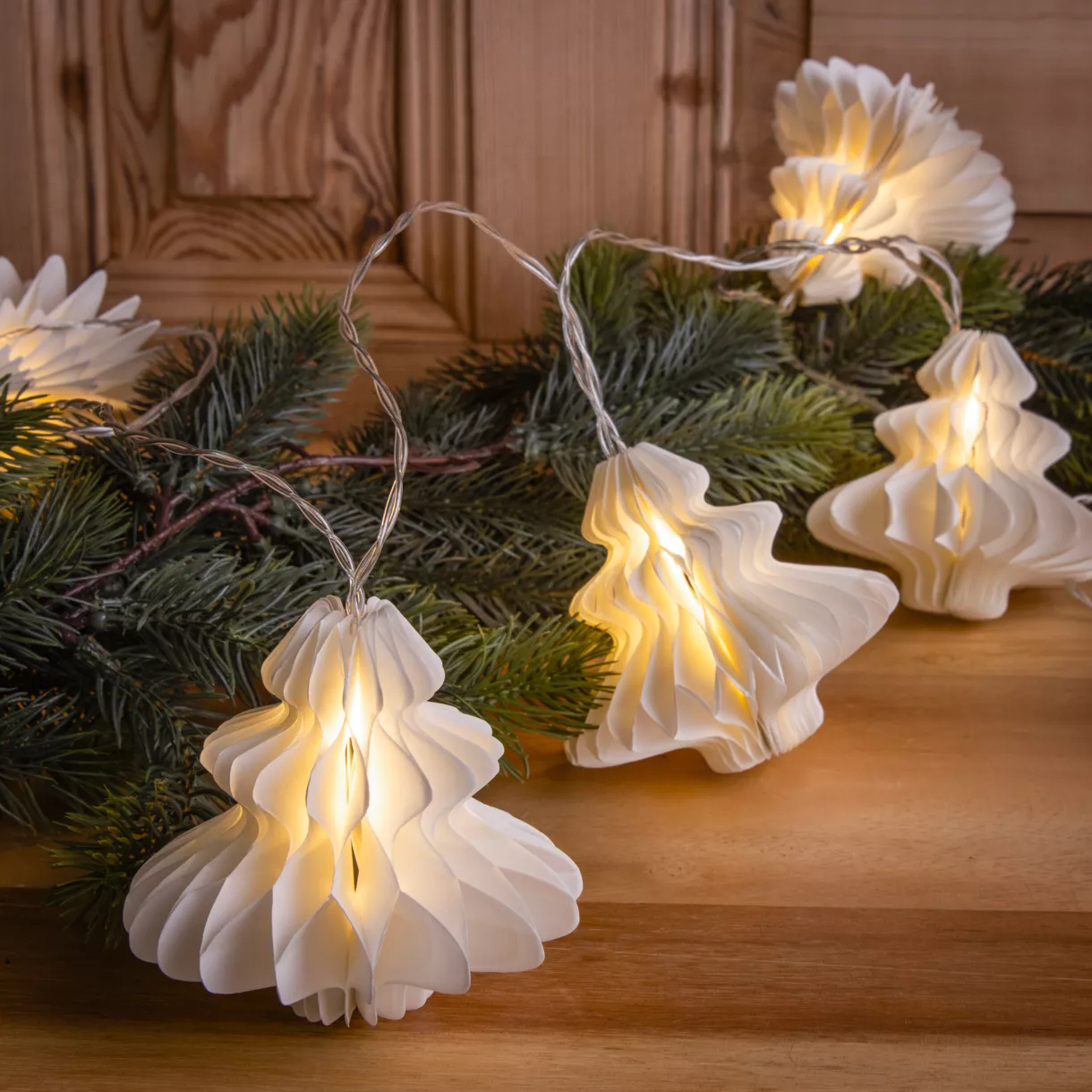 eminza Guirlande lumineuse à piles 10 LED (2 25 m) Sapins en papier Blanc chaud