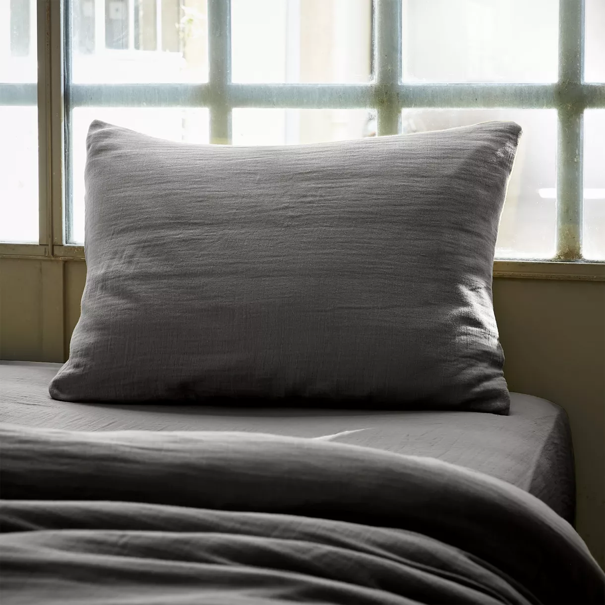 Funda para almohada rectangular en gasa de algodón (L80 cm) Gaïa Gris granito 1