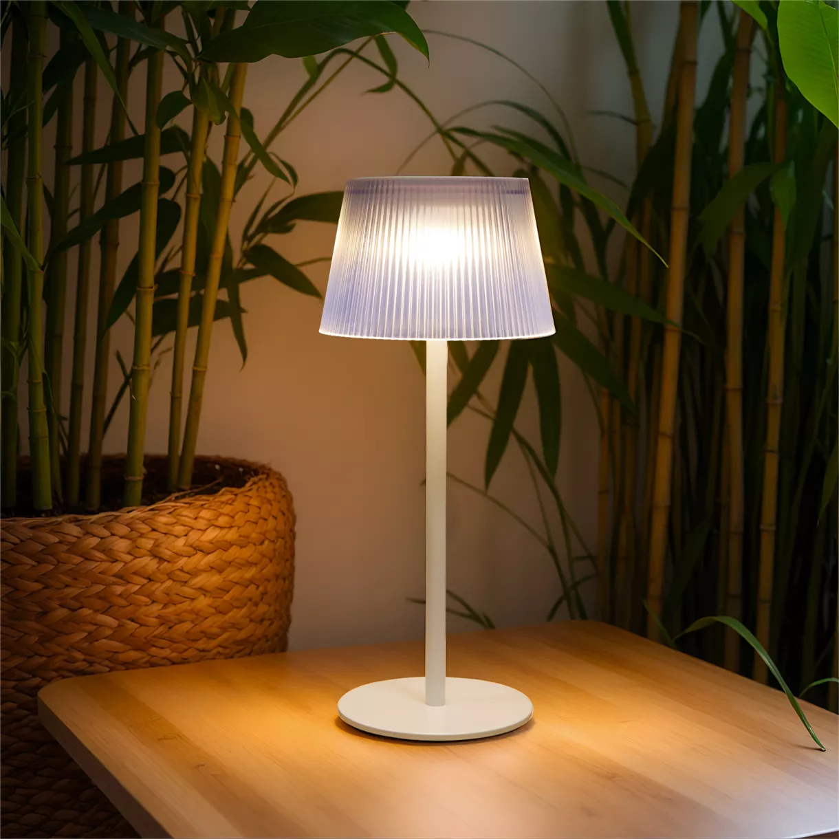 LPE EXT SOL/USB KATY BLC H30 D. 13 x H. 30 cm