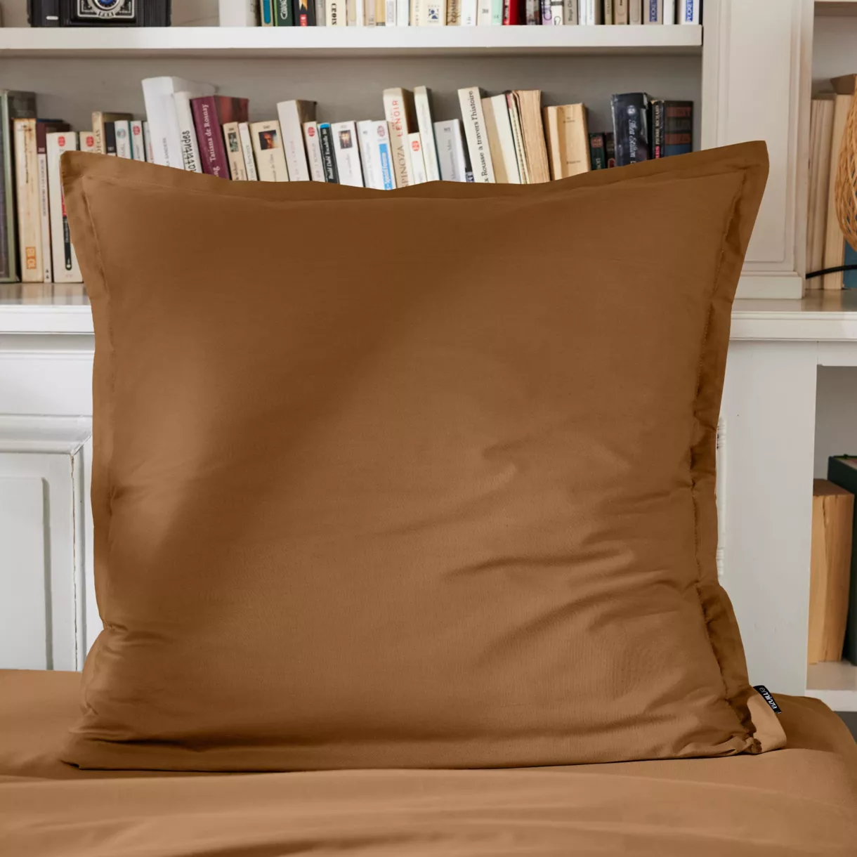 EM - Taie d'oreiller volant plat 65 x 65 cm Percale unie CALI Camel