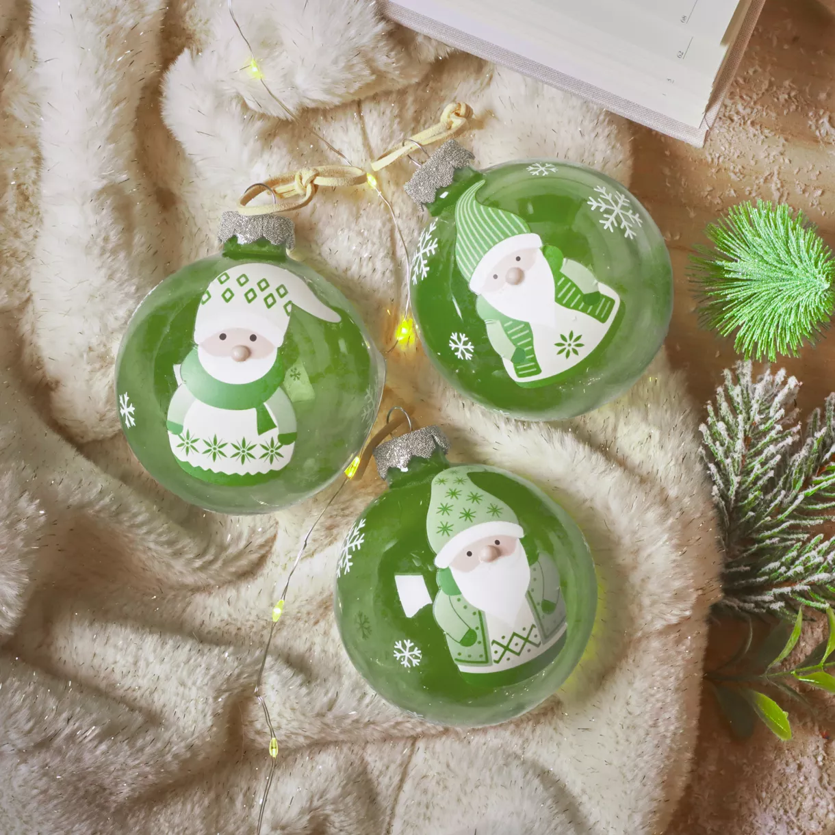 LOT DE 12 (EN VERRE)  Boule verre Lutins joyeux dia8cm vert romarin 