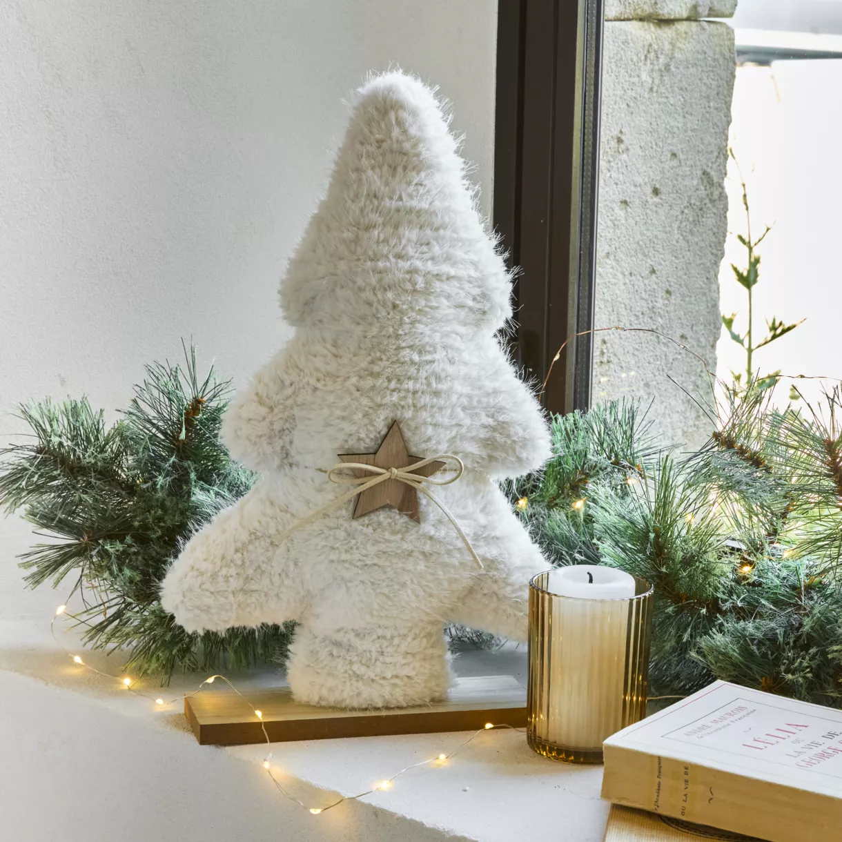 1 Sapin polyester L6-W24-H38cm blanc 