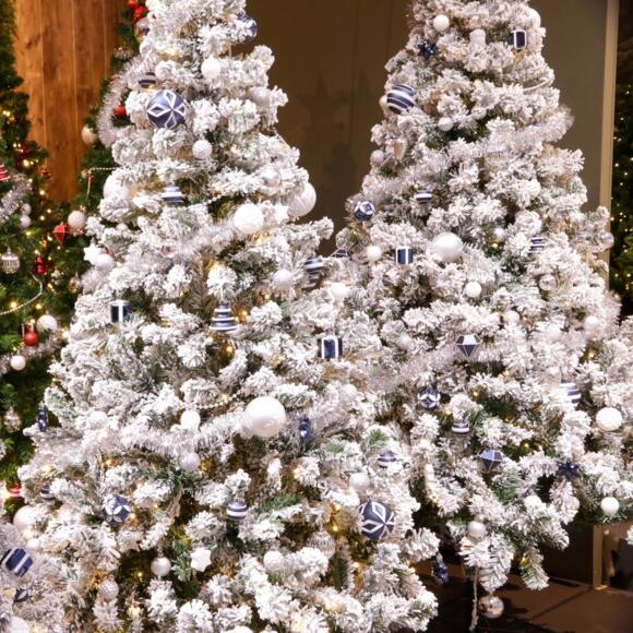 Künstlicher Weihnachtsbaum mit Beleuchtung und Baumschmuck H180 cm König H180 cm Grün verschneit 2