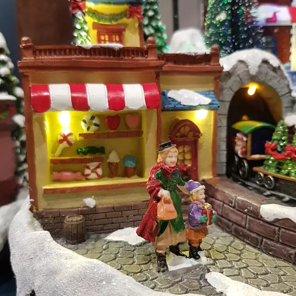 Pueblo de Navidad luminoso y musical Trencito 3