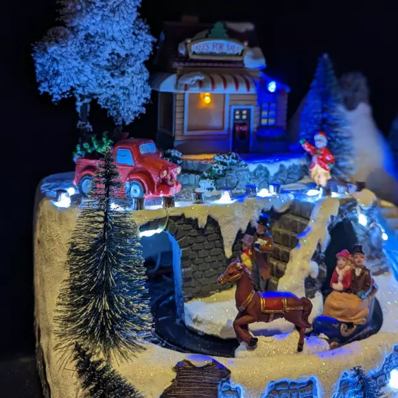 Vente de sapin illuminée et musicale  à piles 2