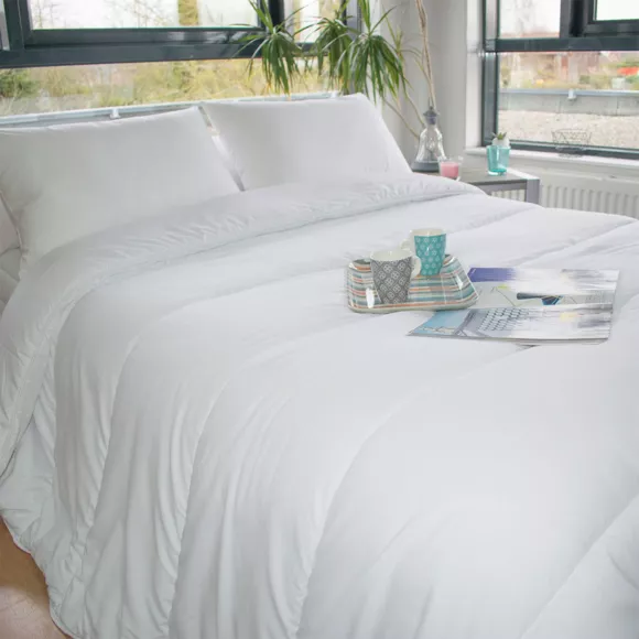 Couette Chaude (240 cm) Anti-acariens Blanche