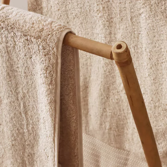 PORTE SERVIETTES EN CANNE DE BAMBOU 2 BARRES PLIABLE - HANOì L40 l59 H86,5