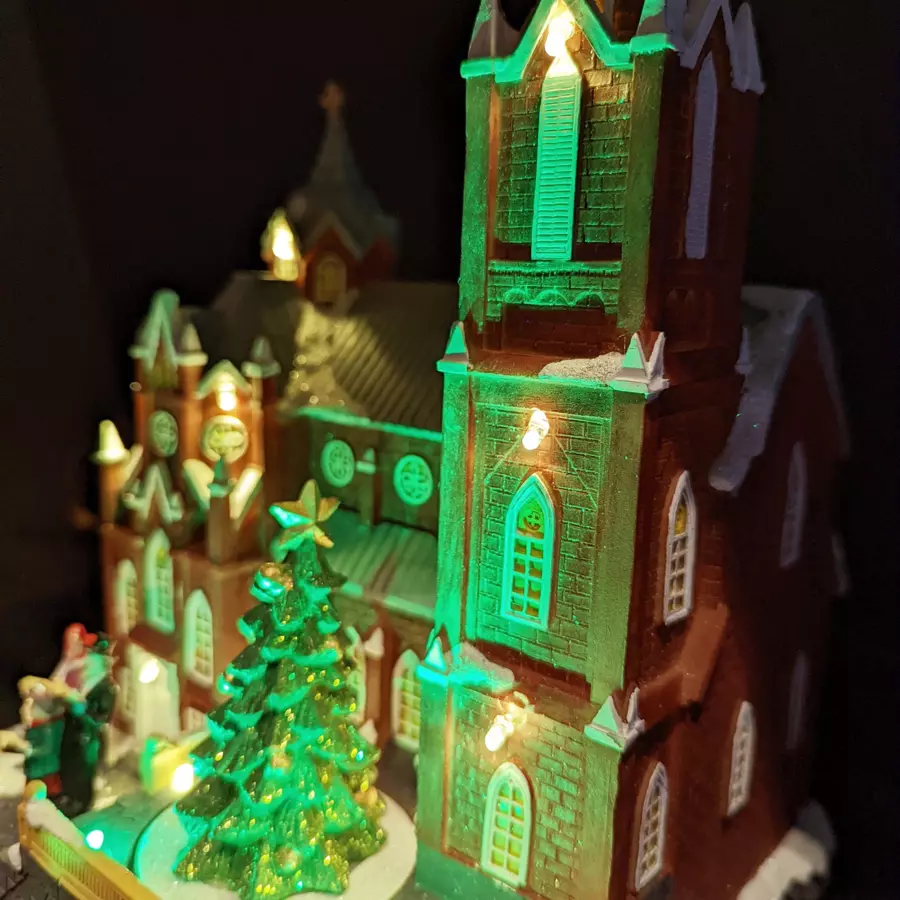 Église illuminée à piles Enneigée 4