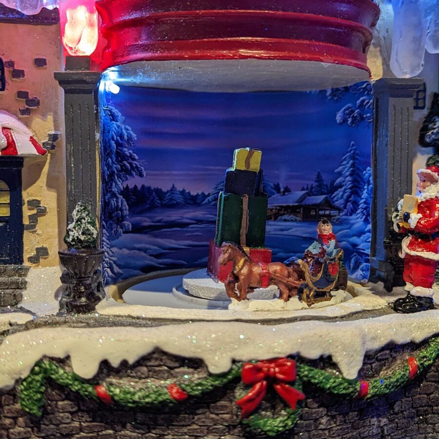 Beleuchtetes Haus des Weihnachtsmanns batteriebetrieben 4