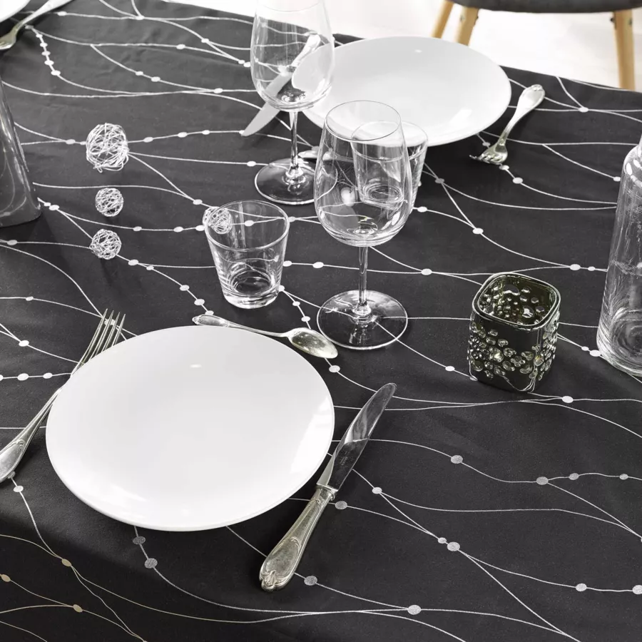 NAPPE RECTANGLE 140 x 240 CM MICROFIBRE IMPRIMEE METAL. FIRMAMENT NOIR/ARGENT