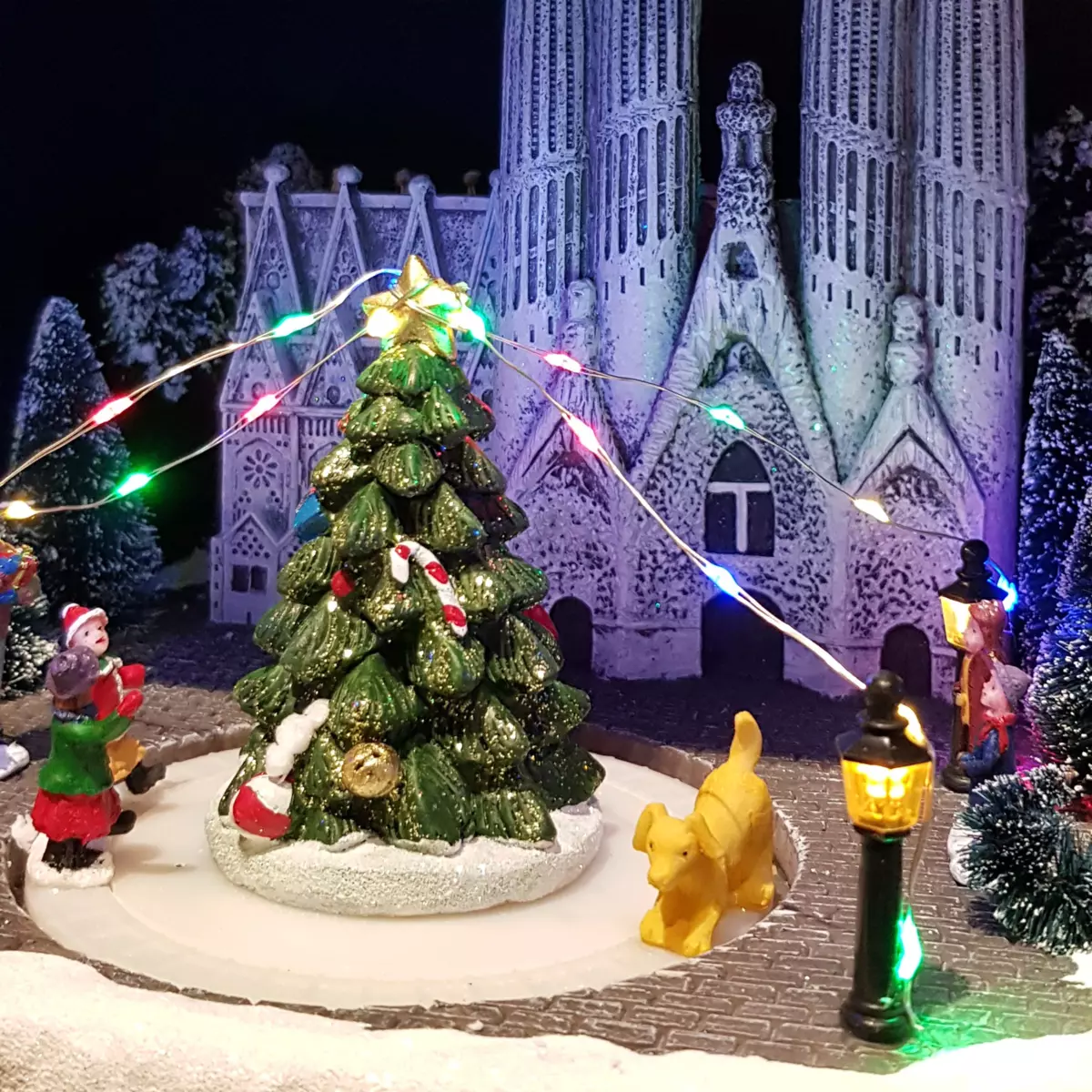 Scena di vita illuminata e musicale Barcellona 3