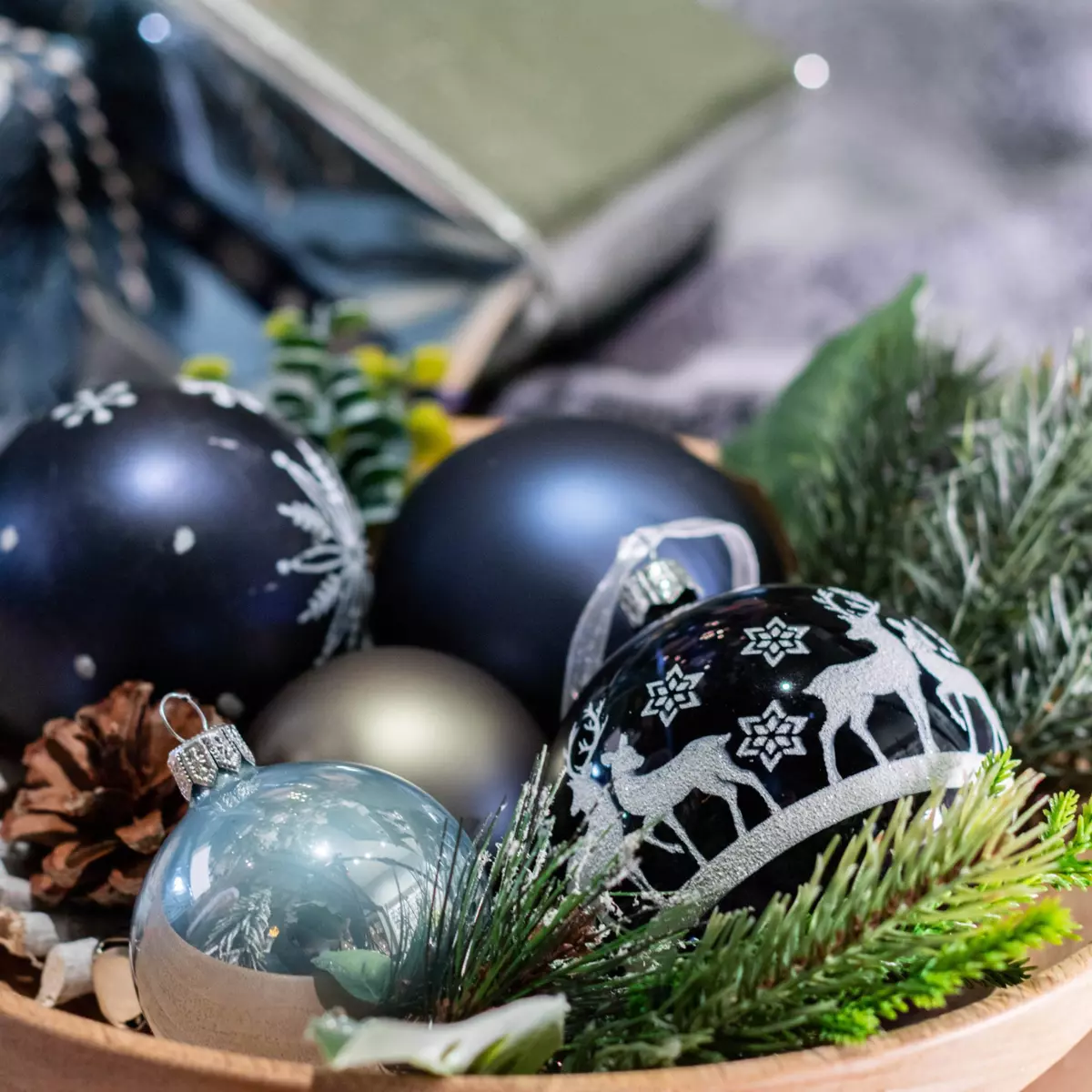 Lot de 6 boules de Noël en verre (D80 mm) Sous la neige Bleu nuit  2