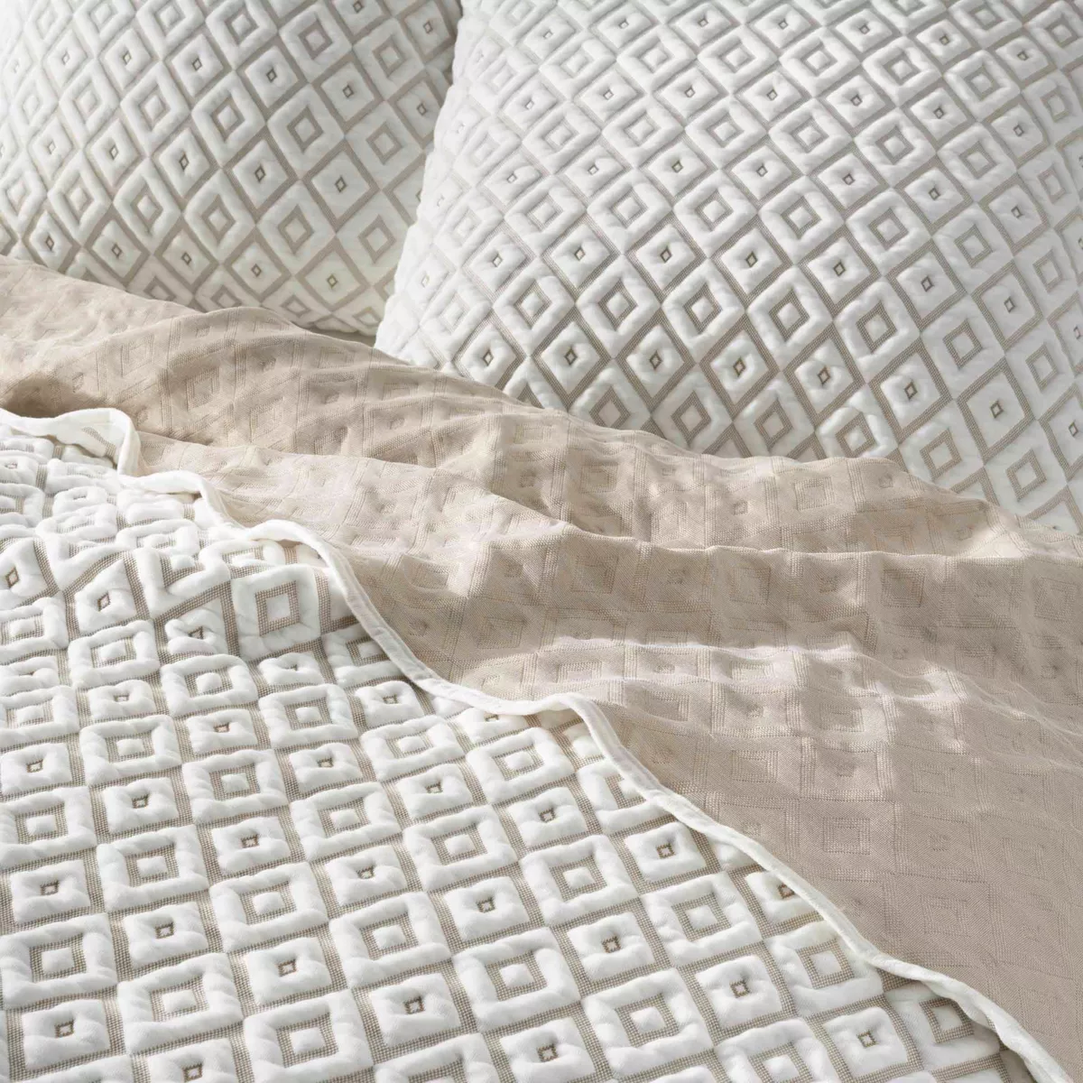 Tagesdecke & 2 Kopfkissenbezüge (220 x 240 cm) Joana Beige