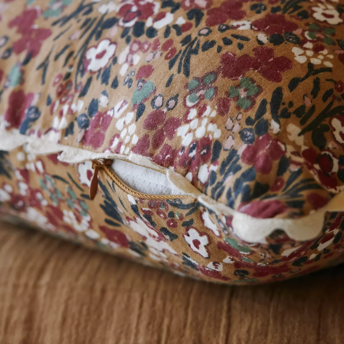 EM - Coussin dŽhoussable avec croquet 40 x 40 cm Gaze de coton imprimŽe CONSTANCE Camel