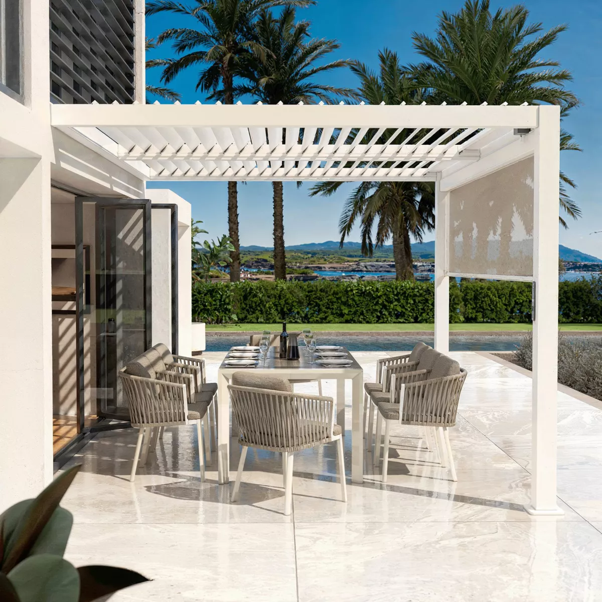 Pergola bioclimatique adossée motorisée aluminium (3 x 4 m) LED - Blanc