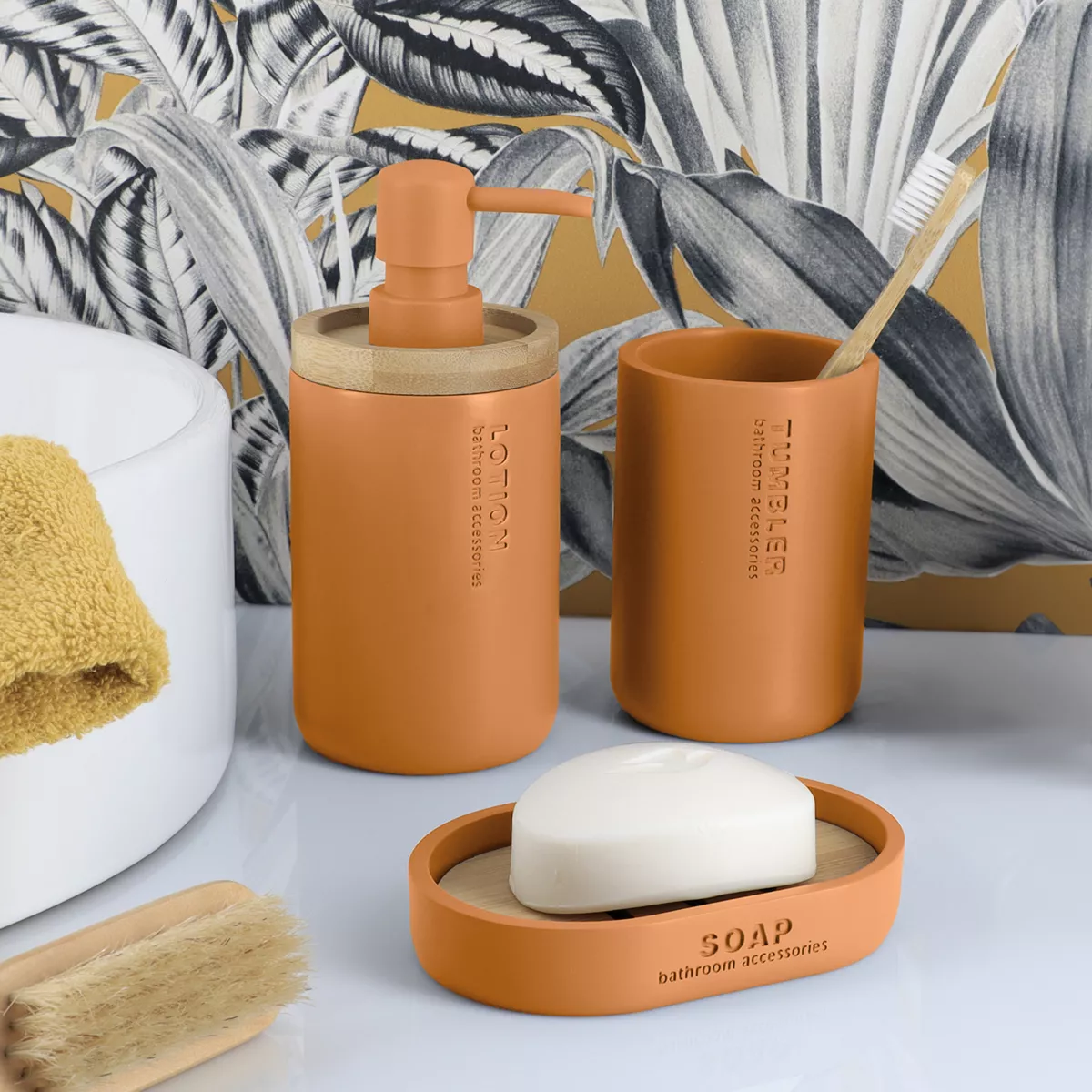 SET GOBELET DISTRIBUTEUR A SAVON ET PORTE SAVON POLYRESINE - MOUTARDE/BAMBOU