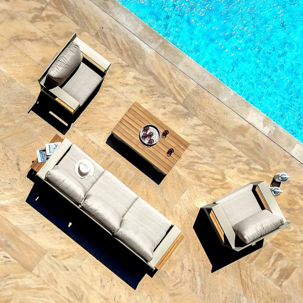 Gartensitzgruppe aus Aluminium und Teakholz 4-tlg Antibes - Cremeweiß